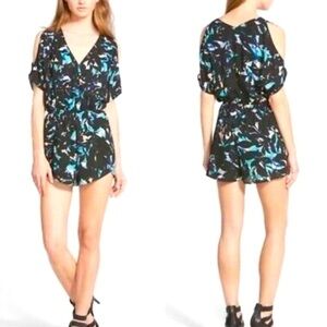 ASTR the Label Cold Shoulder Short Romper black abstract prints women’s size S